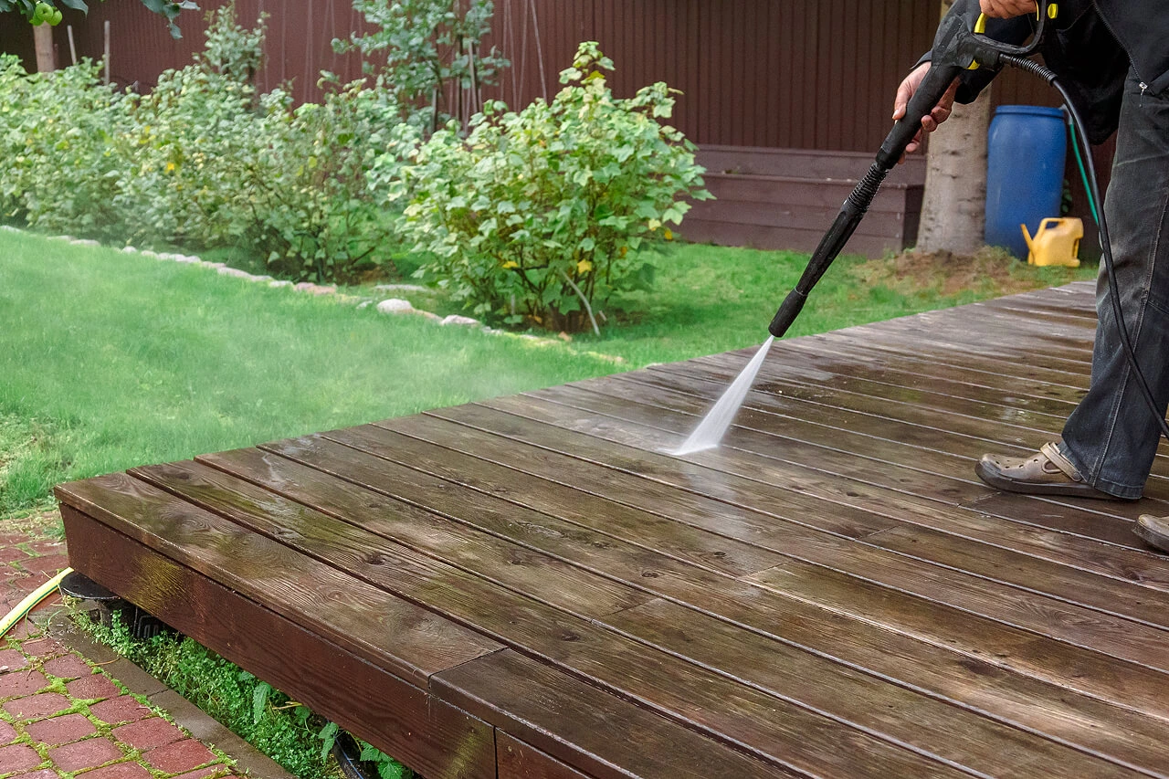 The Do’s and Don’ts of Pressure Washing Your Deck